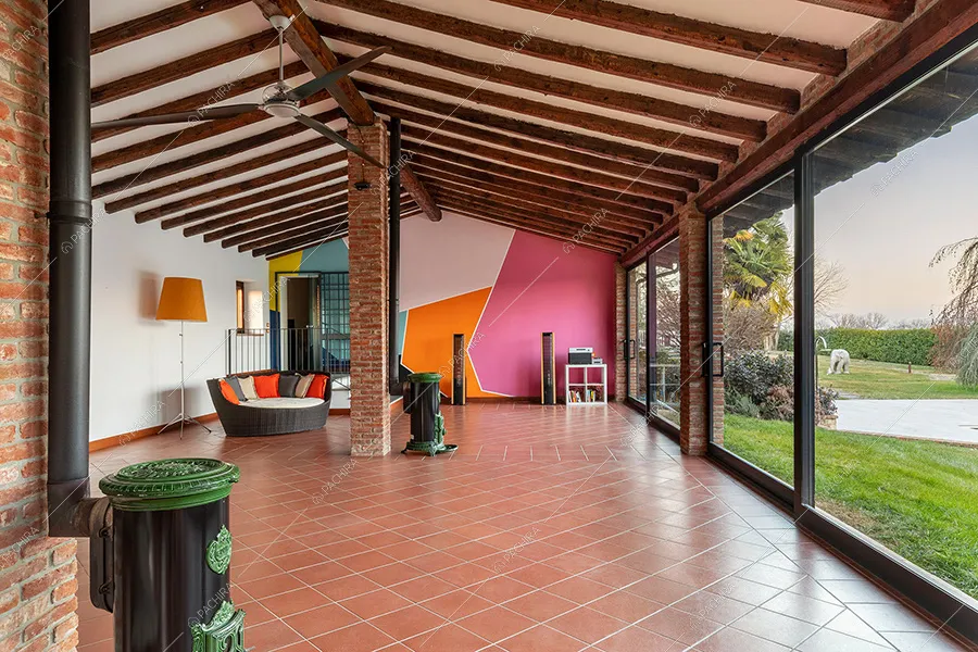 Veranda della villa Pampero, location in stile moderno a Piacenza