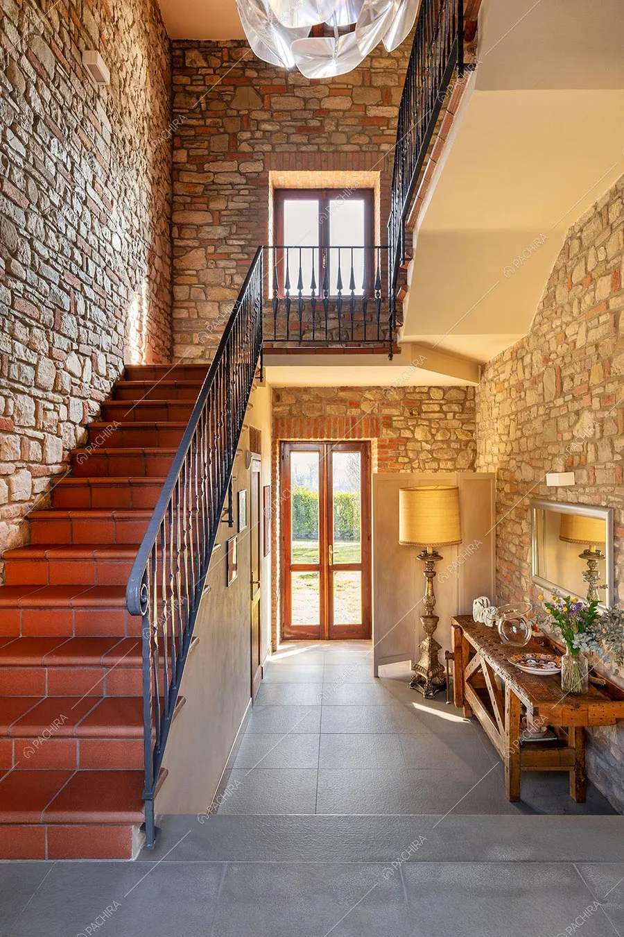 Scale della villa Pampero, location in stile moderno a Piacenza