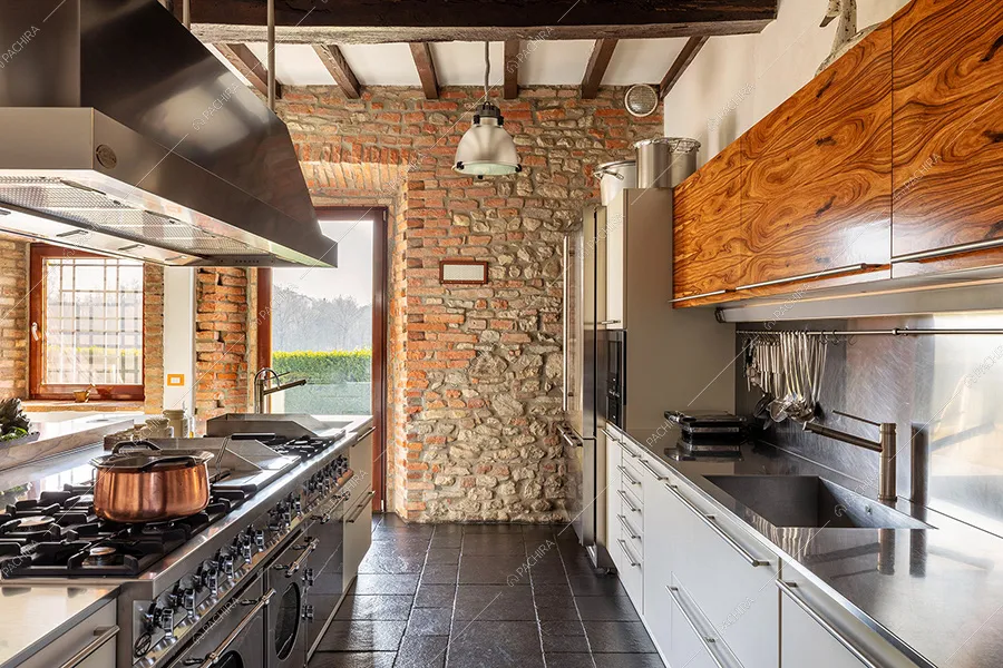 Cucina della villa Pampero, location in stile moderno a Piacenza