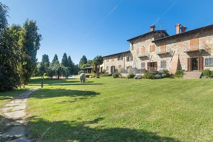 Parco della villa Pampero, location in stile moderno a Piacenza