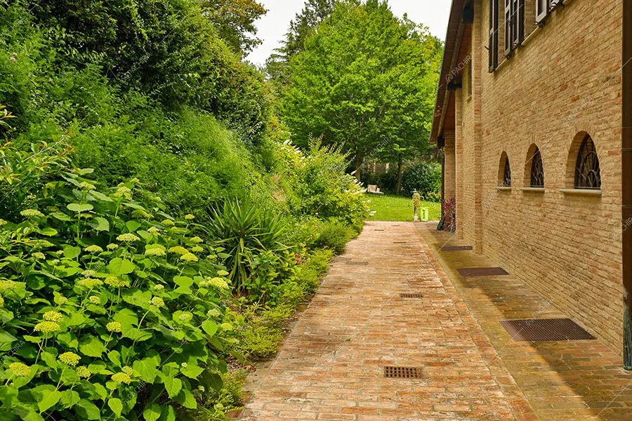 Esterni della villa Psillio, location in stile moderno a Bologna