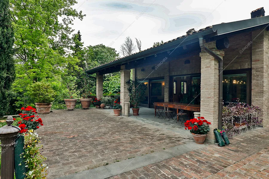 Veranda della villa Psillio, location in stile moderno a Bologna
