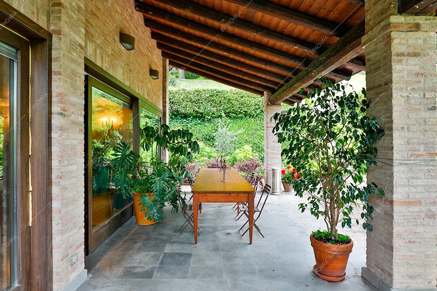 Veranda della villa Psillio, location in stile moderno a Bologna