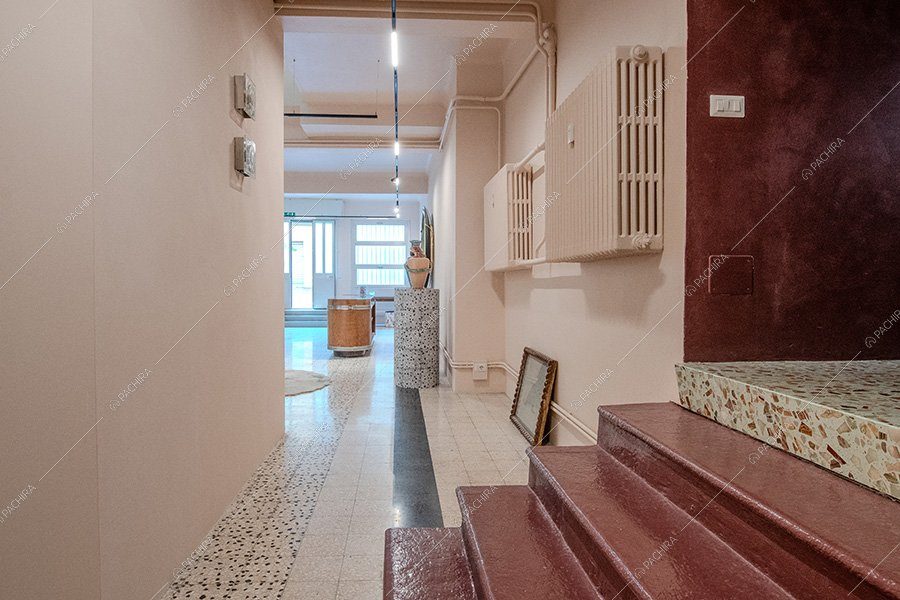 Ingresso dell'espositivo Magdalena, location in stile vintage per shooting a Milano