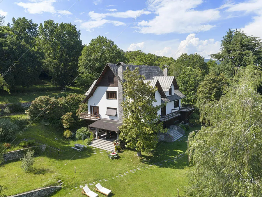 Esterni della villa Selenite, location in stile classico a Novara