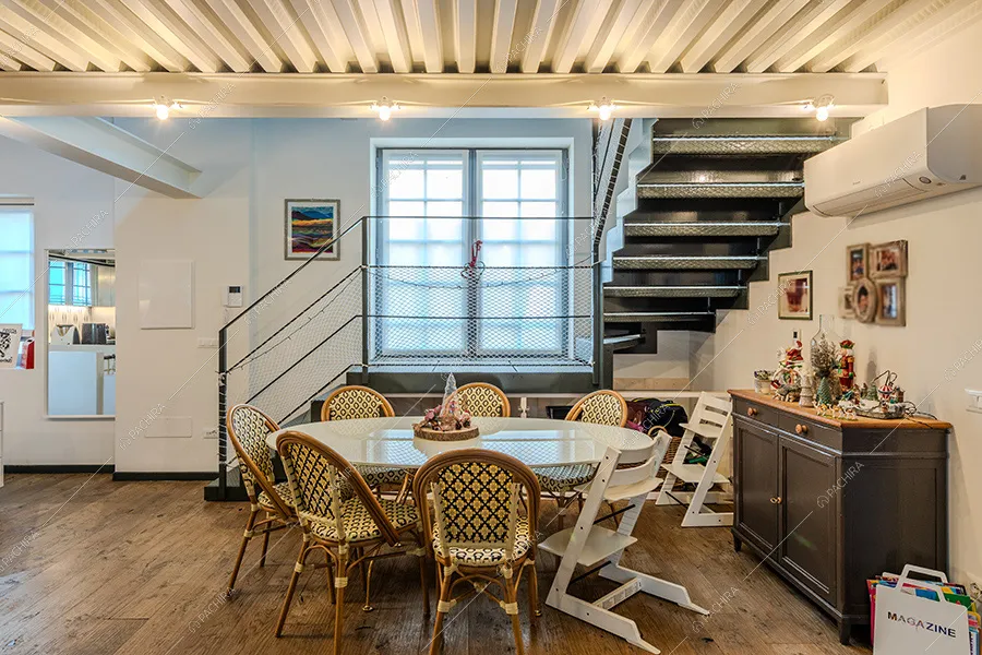 Zona pranzo dell'appartamento Nan, location in stile moderno a Milano