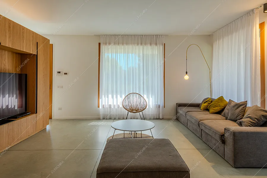 Salotto della villa moderna Elio, location per shooting a Como