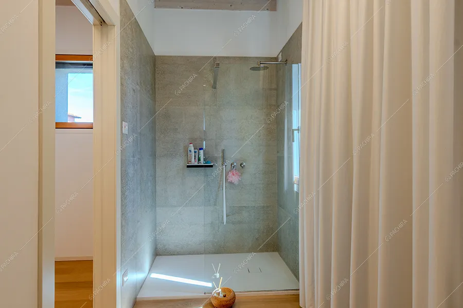 Bagno della villa moderna Elio, location per shooting a Como