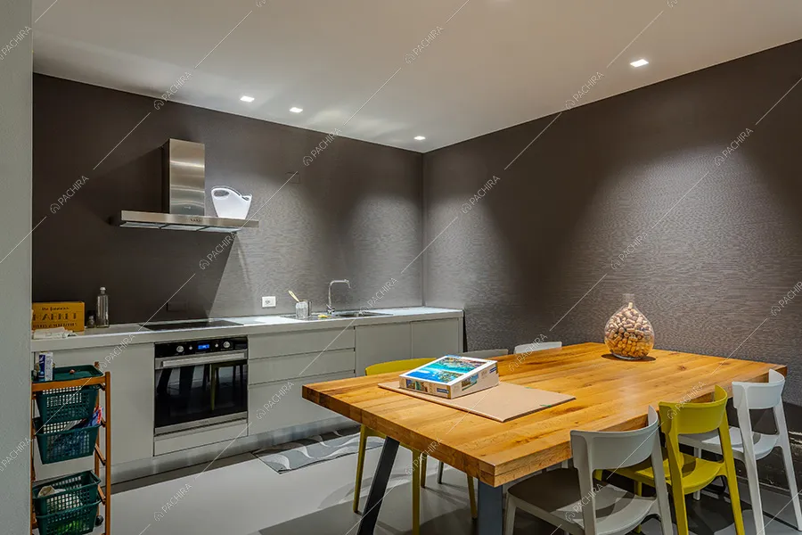 Cucina della villa moderna Amanita, location per shooting a Bergamo