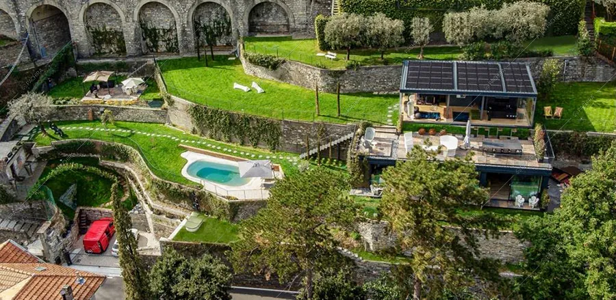 Esterni della villa Rangipo, location moderna per shooting a Como