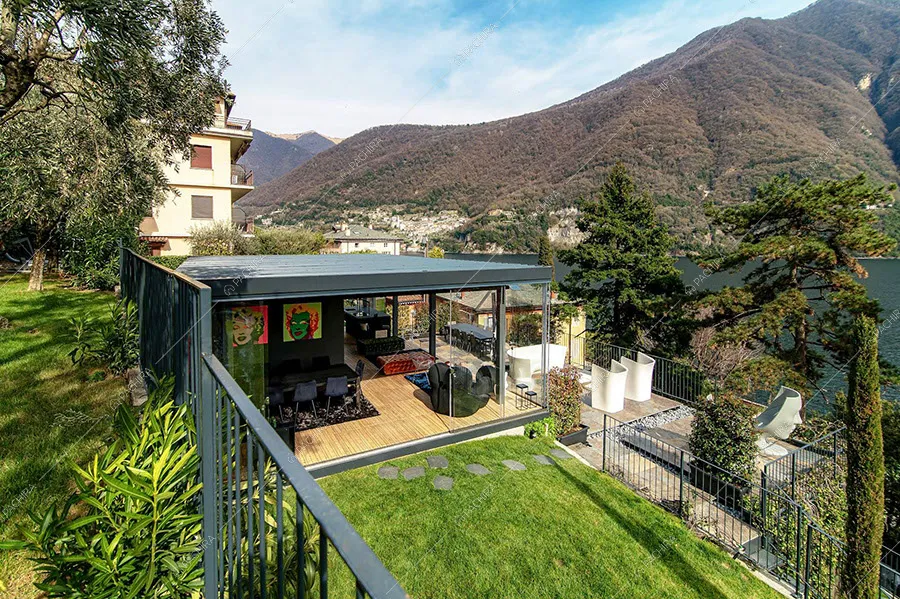 Giardino della villa Rangipo, location moderna per shooting a Como