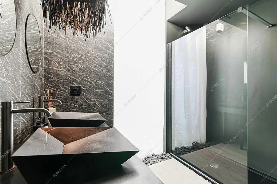 Bagno della villa Rangipo, location moderna per shooting a Como