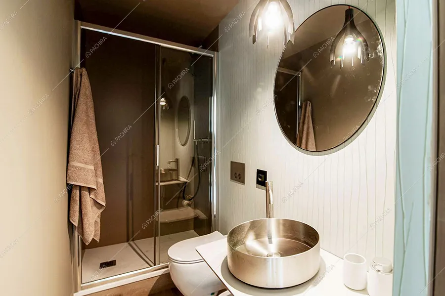 Bagno della villa Rangipo, location moderna per shooting a Como