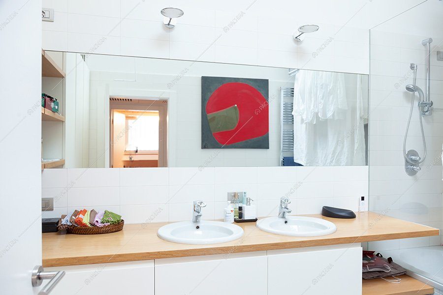 Bagno del loft Laurel, location contemporanea per shooting a Milano
