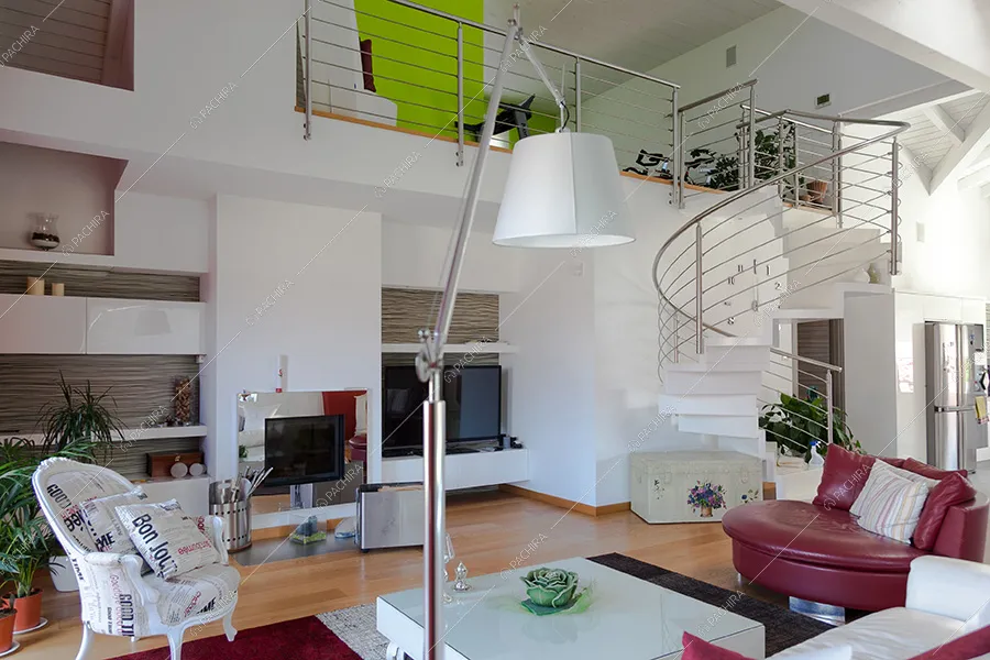 Zona living della villa Filesia, location in stile contemporaneo a Lecco