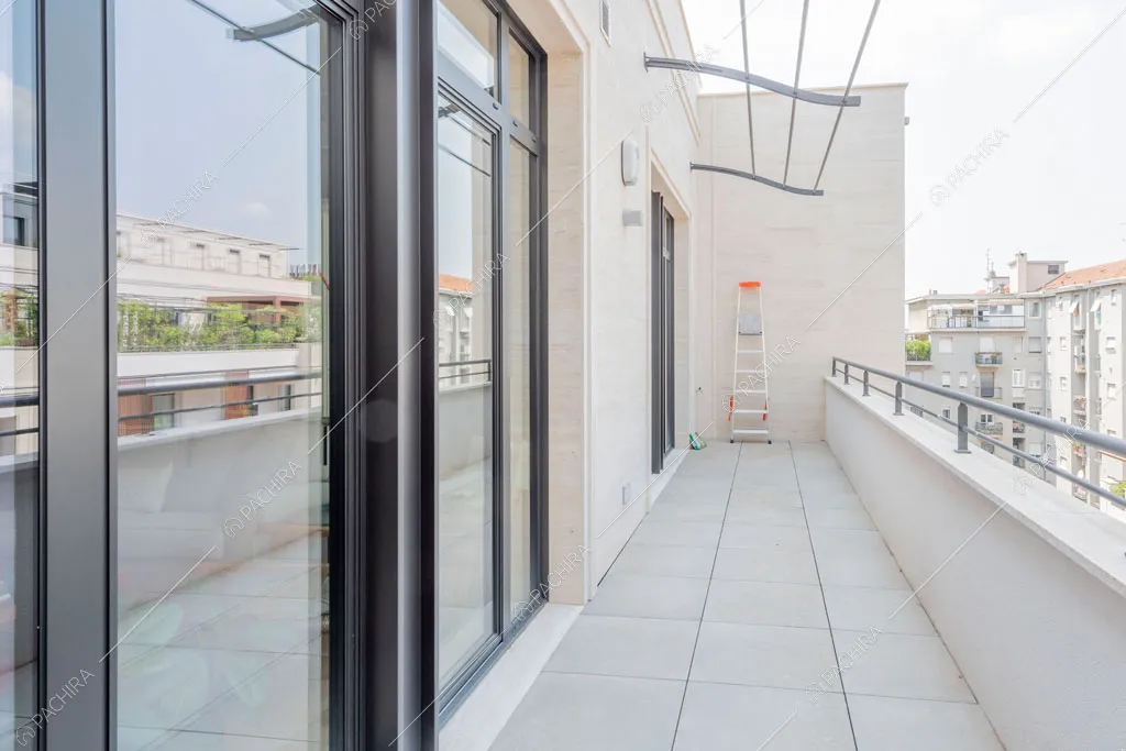 Terrazza dell'appartamento Foehn, location in stile contemporaneo a Milano