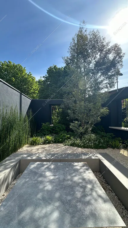 Giardino della villa Makalu, location in stile contemporaneo a Brescia