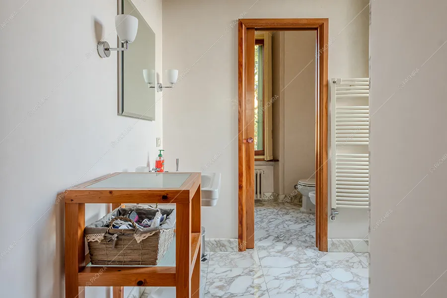 Bagno della villa Nitra, location in stile vintage a Milano