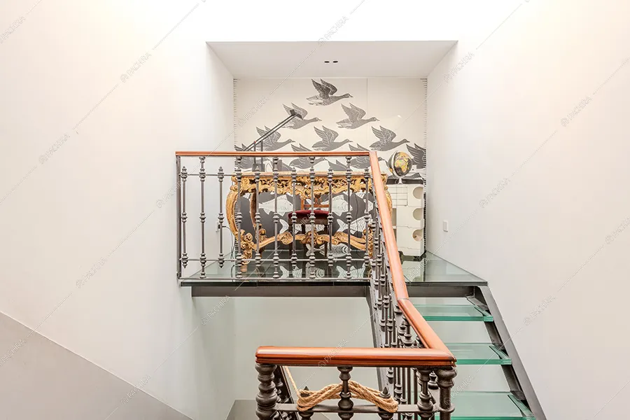 Scale della villa Yamase, location in stile liberty a Milano