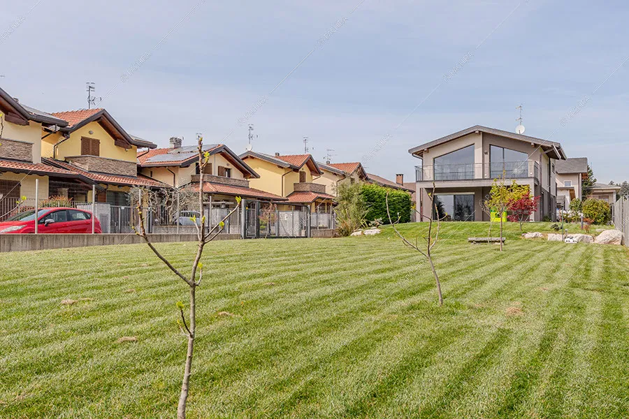 Giardino della villa moderna Adenia, location per shooting a Varese