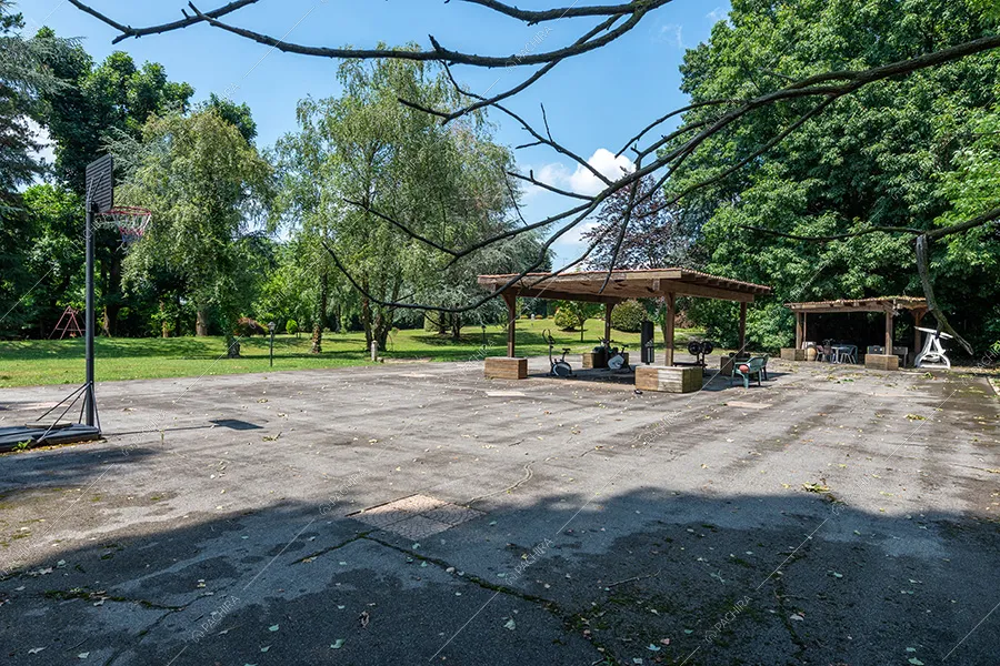 Esterni della villa Adige, location in stile contemporaneo a Monza