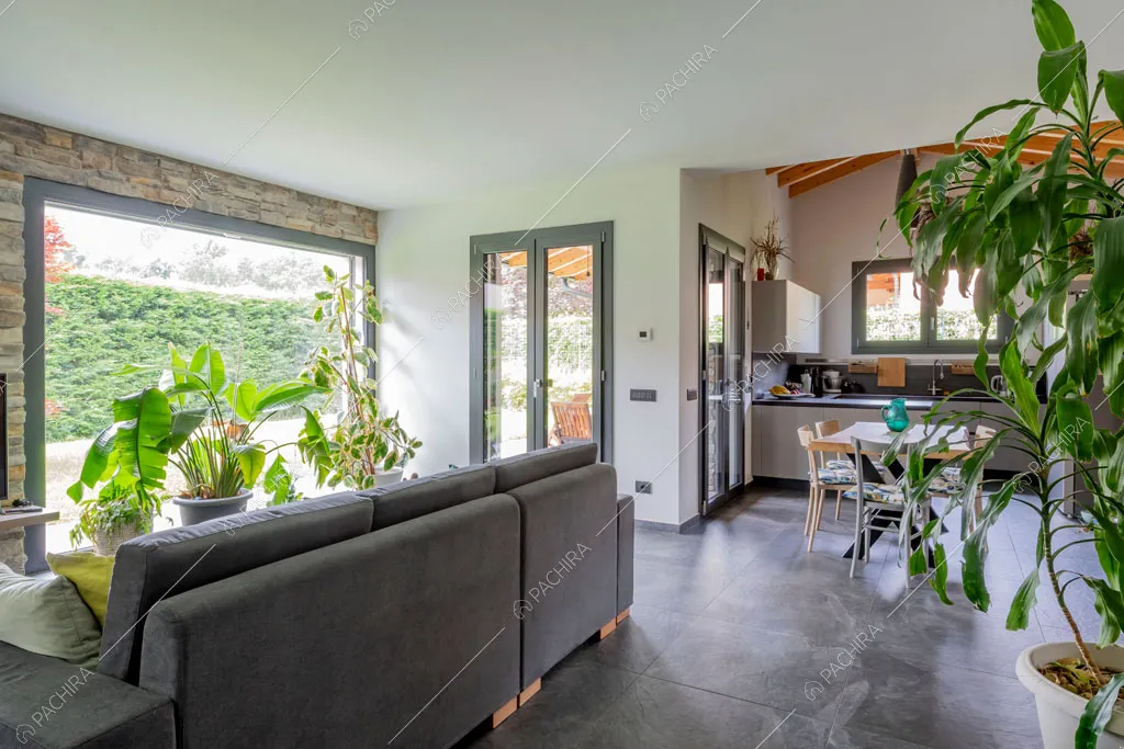 Zona living della villa Galena, location in stile contemporaneo a Monza