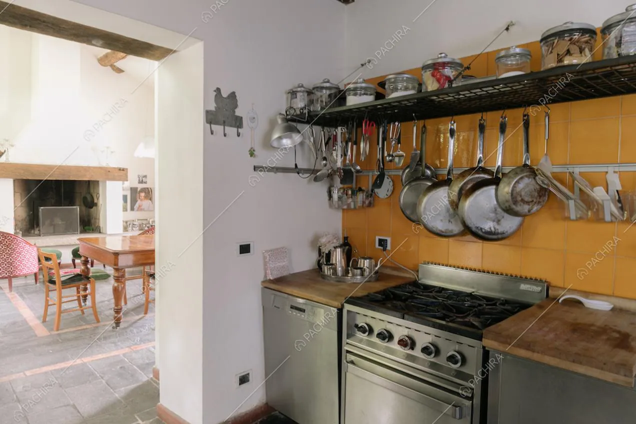 Cucina a vista in stile rustico