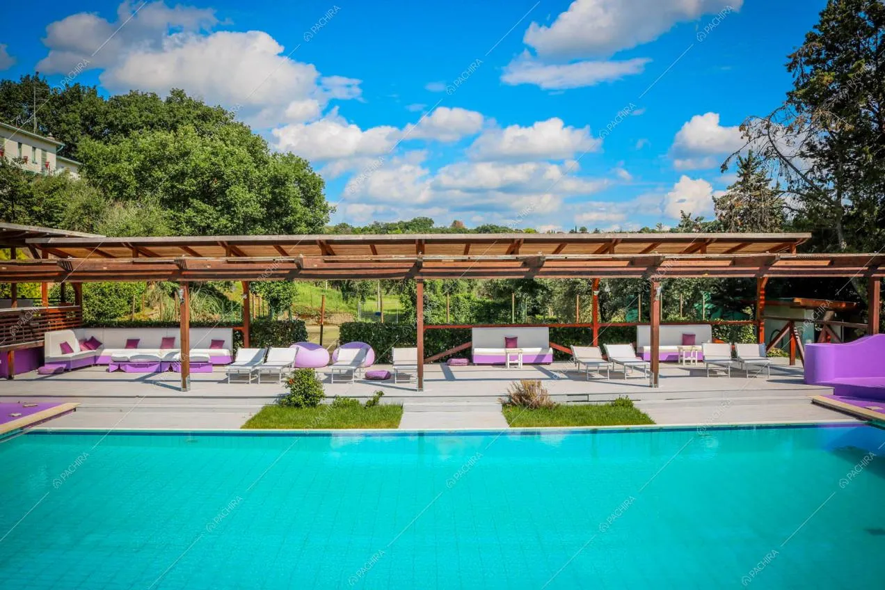 Piscina dell'hotel Aegirine, location in stile eclettico a Rieti