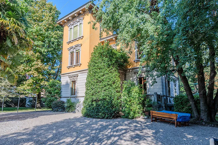 Giardino della villa Nitra, location in stile vintage a Milano