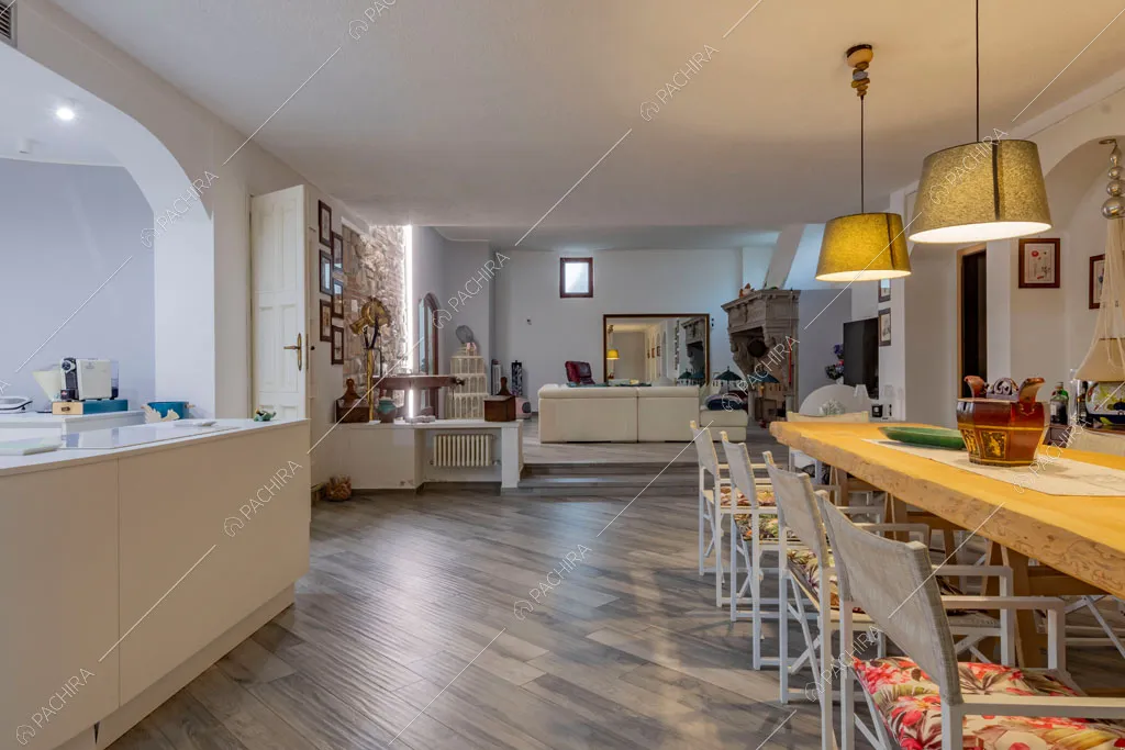 Zona living della villa Ararat, location in stile classico a Milano