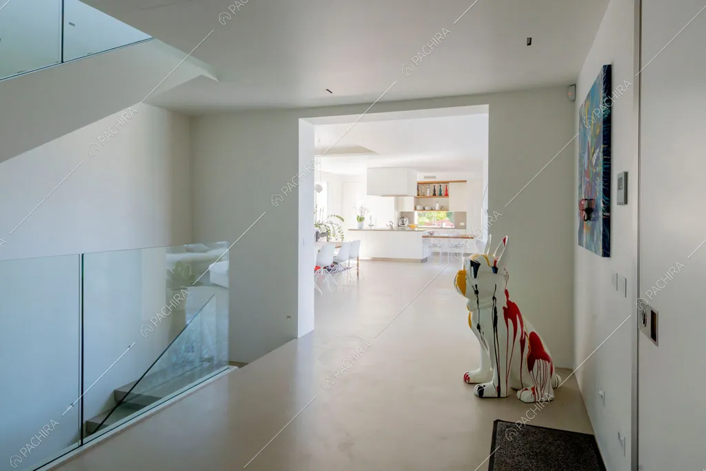 Corridoio della villa Columbia, location in stile moderno a Como