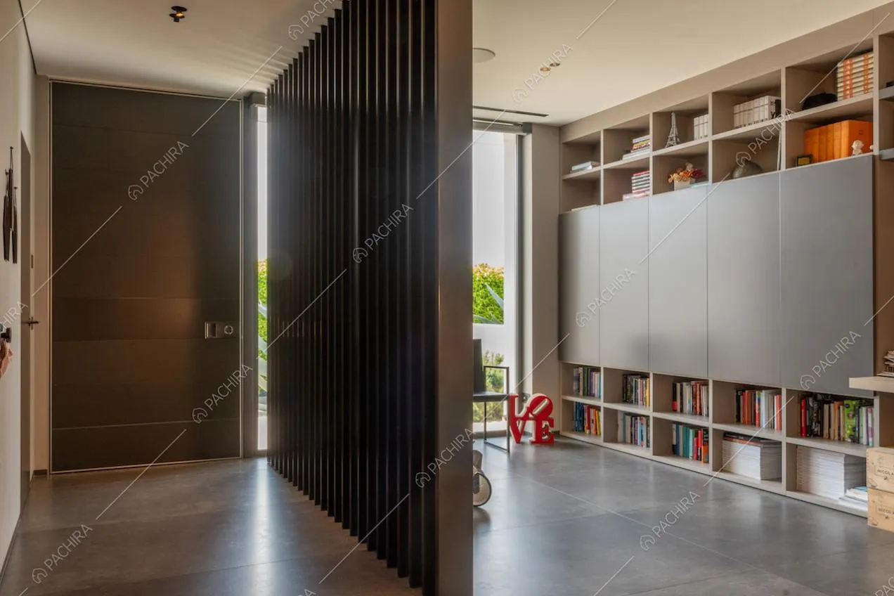 Ingresso della location e libreria