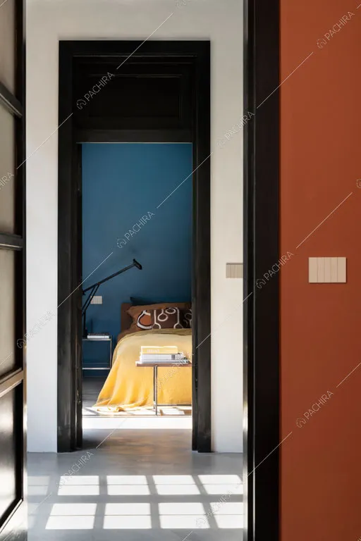 Corridoio del loft Reno, location in stile contemporaneo a Reggio Emilia