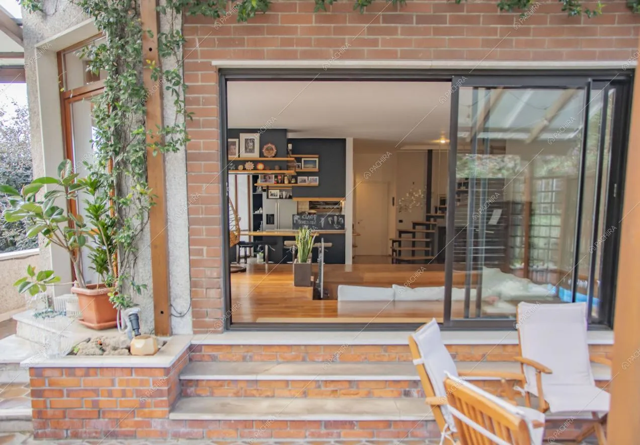 Scale per accedere alla zona living dalla veranda della terrazza