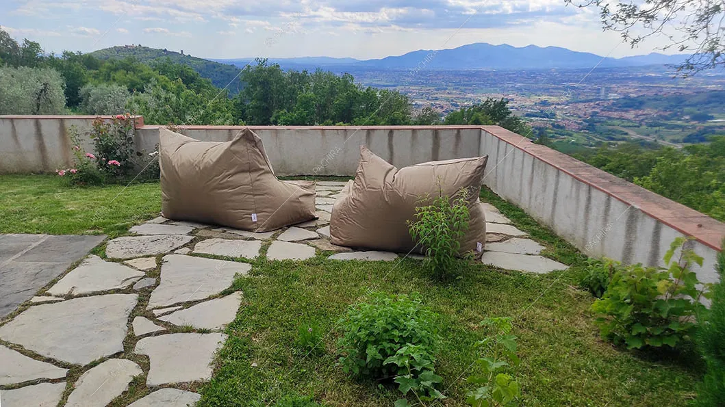 Terrazza della villa Amorfa, location in stile moderno a Pistoia