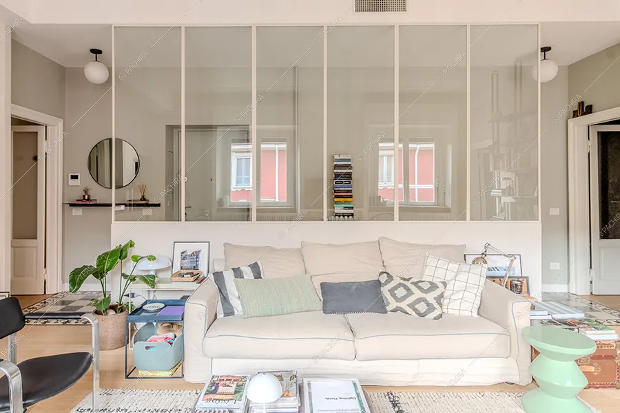 Salotto dell'appartamento Petunia, location in stile moderno a Milano