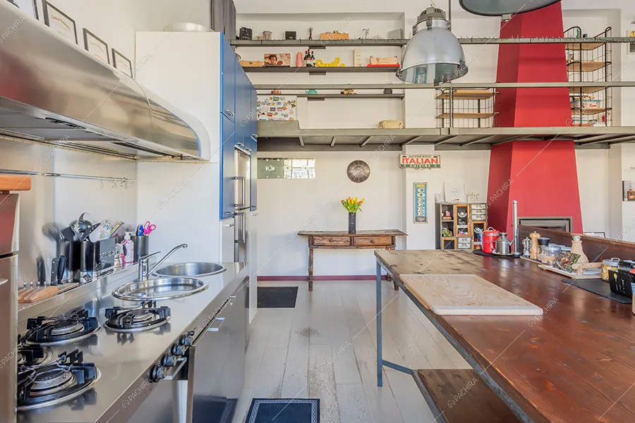 Cucina del loft Piave, location in stile moderno a Milano