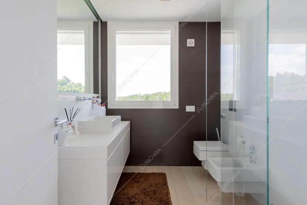Bagno della villa Coral, location in stile contemporaneo a Como