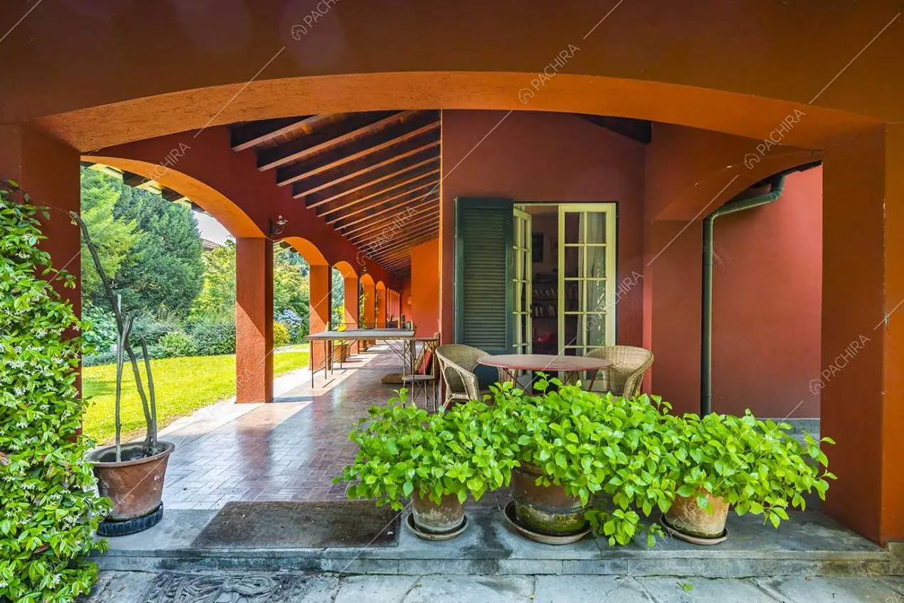 Veranda della villa Archibusa, location in stile classico a Como