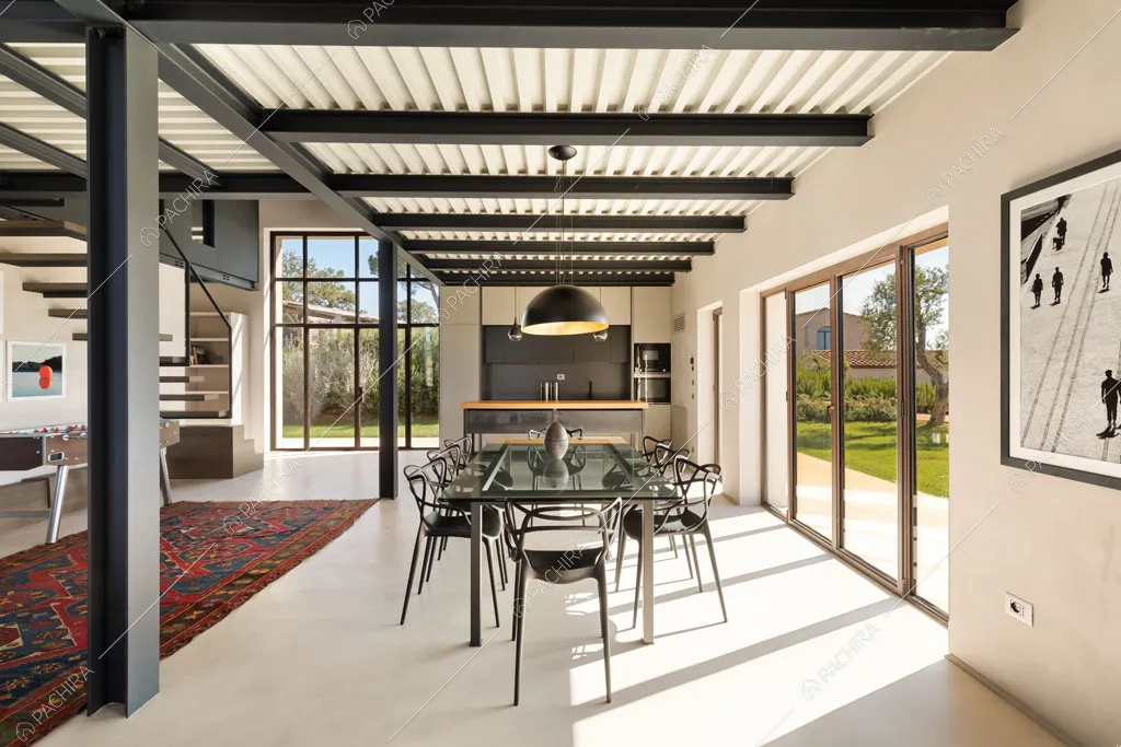 Zona living della villa Gypsum, location in stile moderno a Grosseto