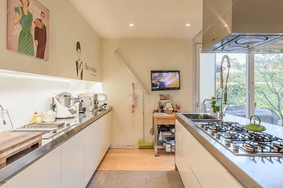 Cucina della villa Nilo, location in stile moderno a Milano