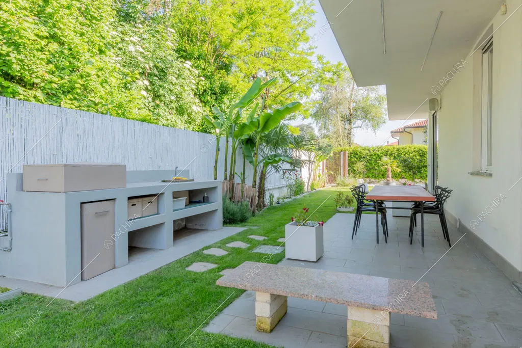 Giardino della villa Garnet, location in stile contemporaneo a Milano