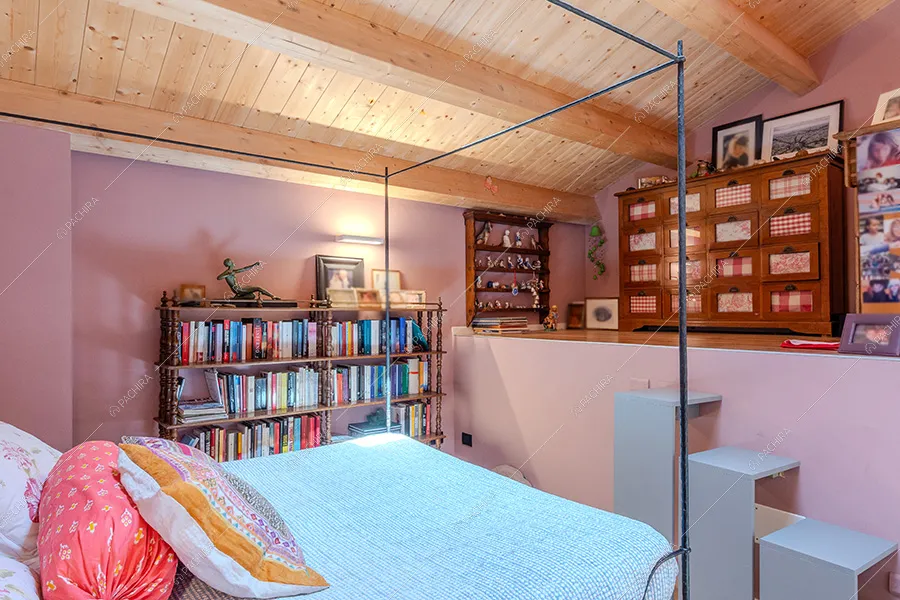 Camera da letto del loft in stile eclettico Maqui, location per shooting a Milano