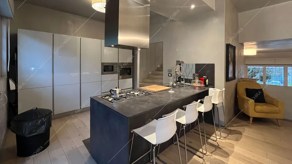 Cucina della villa Andesine, location in stile moderno a Roma