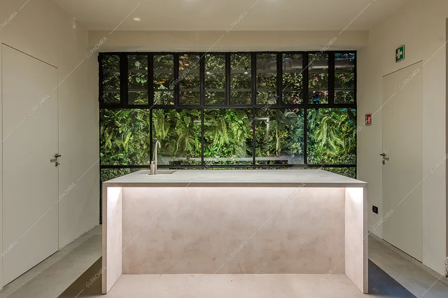 Isola dell'espositivo Tatra, location in stile contemporaneo a Milano