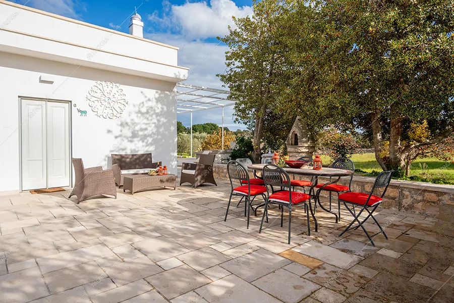 Terrazza della villa Sahel, location in stile rustico a Brindisi