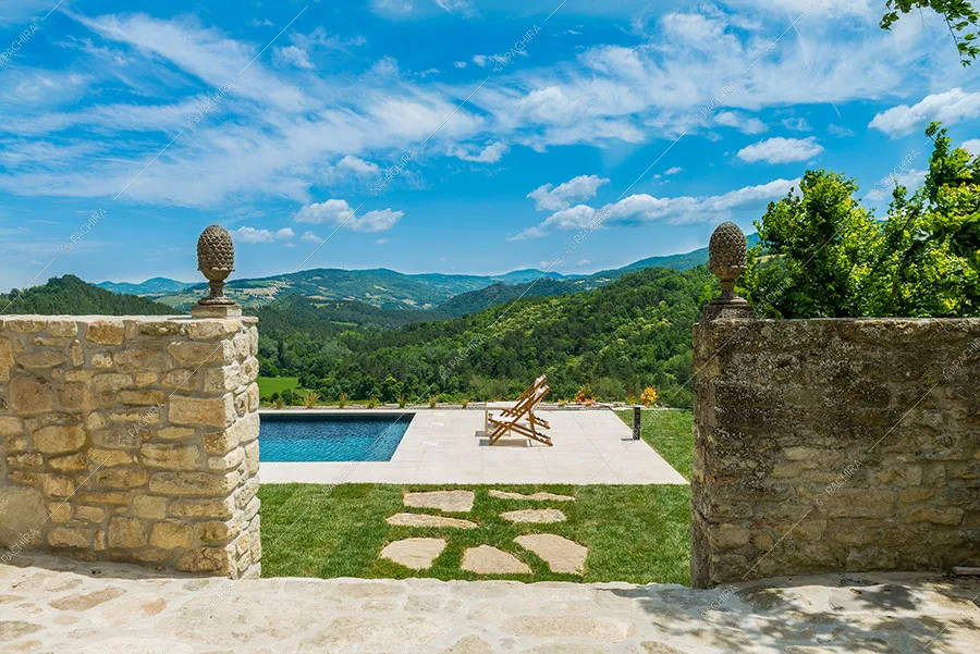 Piscina della villa Zinco, location in stile country a Pavia