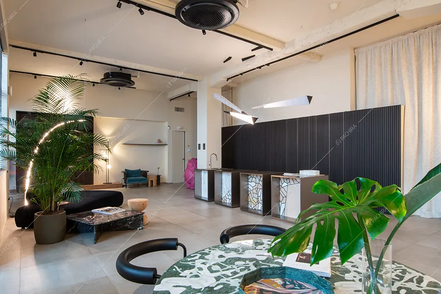 Cucina dell'espositivo Tipuana, location in stile contemporaneo a Milano