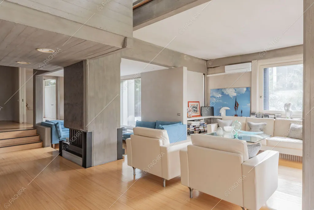 Pavimento in parquet nella sala della villa China, location in stile contemporaneo a Roma