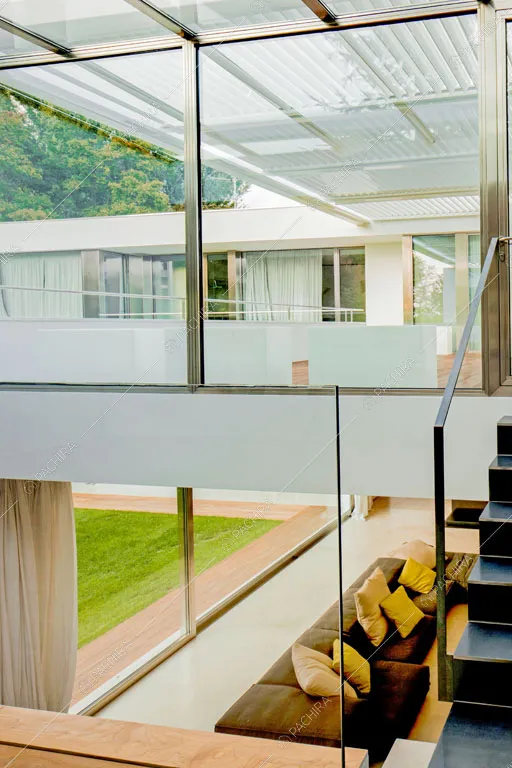 Vetrate della villa Meru, location in stile contemporaneo a Padova